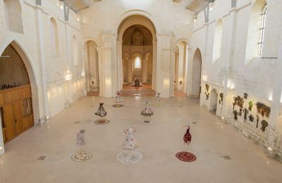 LE GRAND BAZAR DES CHARMES EST OUVERT et la saison de la séduction bat son plein à la Collégiale de Loudun.