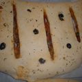 FOUGASSES OIGNONS/POIVRONS/CAPRES/OLIVES