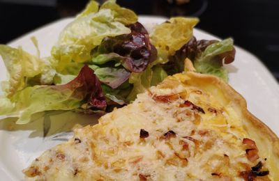 TARTE A L'OIGNON ET JAMBON 