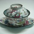 Tasse et sa sous tasse en émail blanc de Huê. Marque Minh Mang (1820-1841). Dynastie des Nguyên