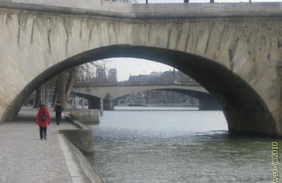 ♫ ♫ Sous Les Ponts De PaRis Coule ...