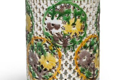 A rare famille verte biscuit openwork brushpot, bitong, Kangxi period (1662-1722)