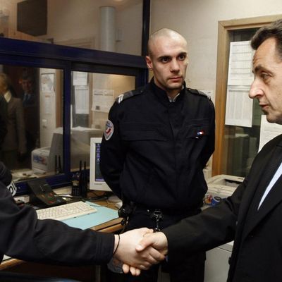 Mort d'une agente de police au commissariat de Rambouillet. En 2007, Ségolène Royal évoquait déjà ce sujet. Sarkozy avait ricané