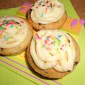 Muffins pépites de chocolat - vanille, topping chocolat blanc de Cléo