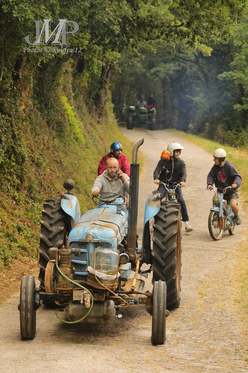 007 - Tracteur Ford :