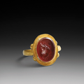 Bague ornée d’une intaille présentant un buste nu d’homme barbu. Période moderne dans le goût des productions romaines