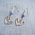 boucles d'oreilles oiseaux bleus. 