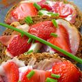 TARTINES Fraises Jambon Cru Féta