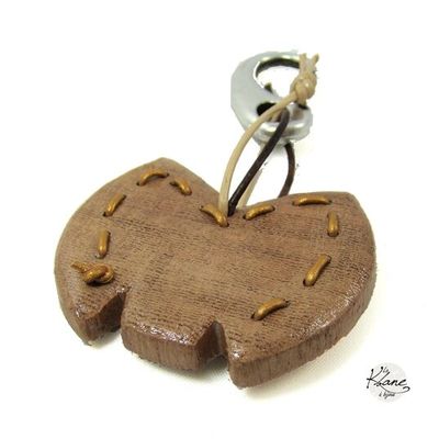 Porte clefs Initiale en bois cousu de cuir