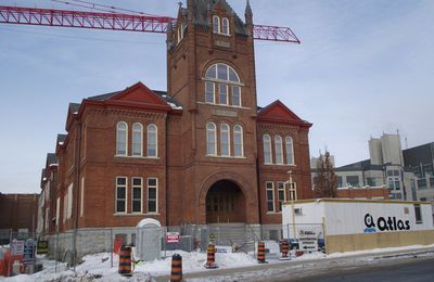 Goodes Hall ou bien ... l'école de commerce de Queen's