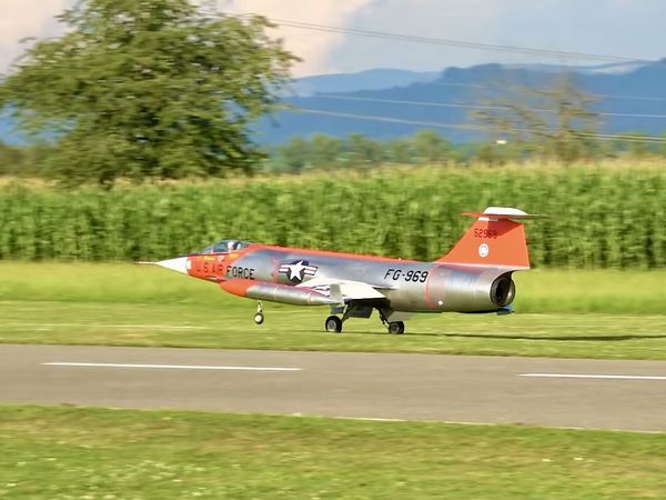 Un chasseur F104 Starfighter à l’échelle 1/3