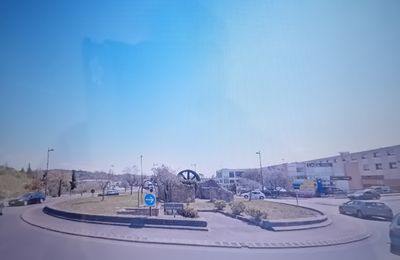 Rond-point à Grasse (06130)