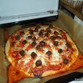 Pizza maison aux merguez, poivron rouge et mozzarella!