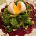 SALADE DE MACHE, BETTERAVE & OEUF MOLLET