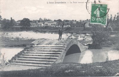 Le pont tourné et la save en crue