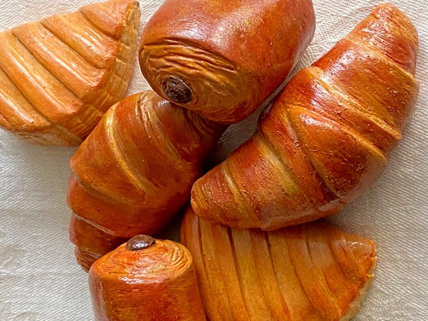 Mini viennoiserie factice, vitrine
