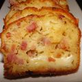 CAKE LARDONS, OIGNON ET FROMAGE A RACLETTE