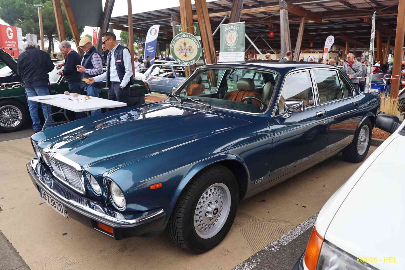 Jaguar Sovereign_03 - 1968 [UK] HL_GF