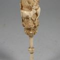 Coupe de chasse en corne sculpté de feuillage et d'une frise de cerfs. Autriche, fin XIXe siècle