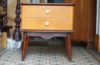 VENDU table de chevet, meuble bas d'appoint de style vintage années 50 / 35 e