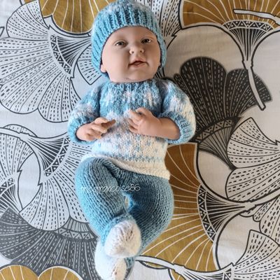 Gabin et son nouveau bonnet ...