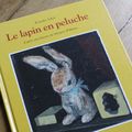 la lapin en peluche