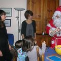 Noël 2009 : Clémentine, Mélanie, Lila, Thaïs et le Père Noël.....