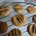 Petits biscuits moelleux aux noisettes de mon invention 