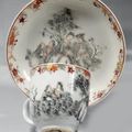 Chine de commande. Tasse et soucoupe peintes en grisaille, XVIIIème siècle, vers 1745-1750