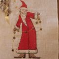 Continuando Natale... Still embroidering Christmas -- en brodant encore Noel..