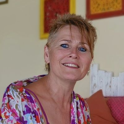 Envolée des Sens : Yoga, Fleurs de Bach, Précocité Intellectuelle, Réflexologie Crânienne, Champissage, Massages, Formations