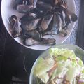 Moules marinières-salade et tarte aux abricots pour LUI...