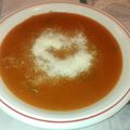 Soupe à la tomate et poivrons rouges au parmesan