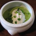 Velouté de petit pois au fumet de lard et sa chantilly au chèvre