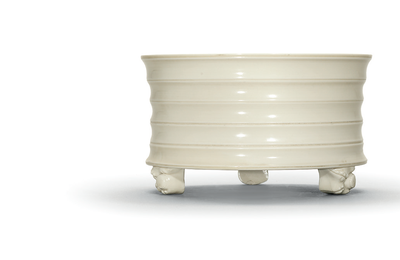 A Dehua cylindrical tripod censer, Qing dynasty, 17th-18th century
