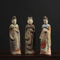 Trois statuettes féminines, Chine, Époque des Wei, ca 6° siècle