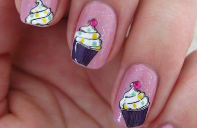 Manucure cupcakes au stamping