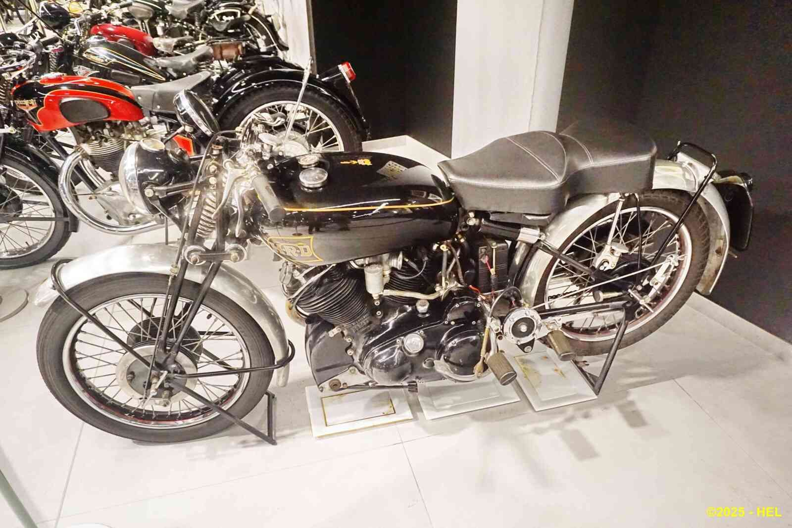 Vincent HRD Black Shadow B_01 - 1949 [UK] HL_GF