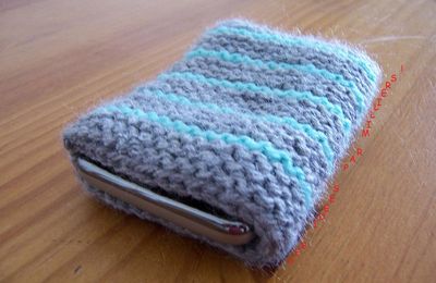 Version laine de la pochette portable ...