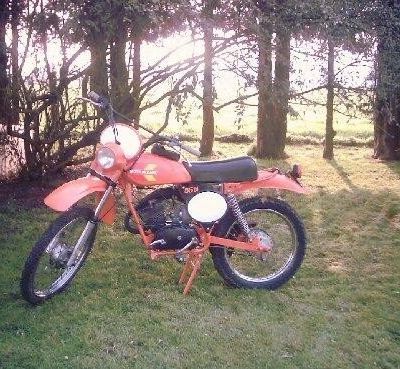 Photos d'une Motobécane D55TT orange