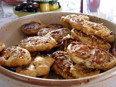 Palmiers à la moutarde ancienne et fromage.