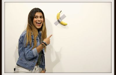 Une banane à 120.000 dollars scotchée sur un mur