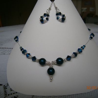 Cette parure est composée de 3 perles rondes en