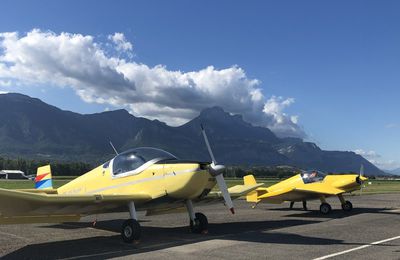 Le petit avion jaune en famille au Versoud.