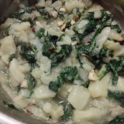 Stoemp de navets et d'épinards aux noisettes 