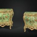 Paire de commodes en bois redoré et laqué polychrome à décor floral, travail vénitien du milieu du XVIIIe siècle - Sotheby's