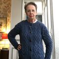 Cardigan à points irlandais bleu de Prusse (taille 42) 