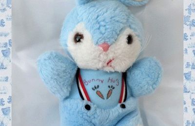 Doudou Peluche Lapin Bleu Et Blanc Bretelles Bleu Blanc Rouge Bunny Huz