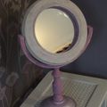 Un miroir sur pied romantique et so girly!