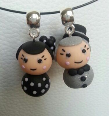 Les petites poupées noires et grises